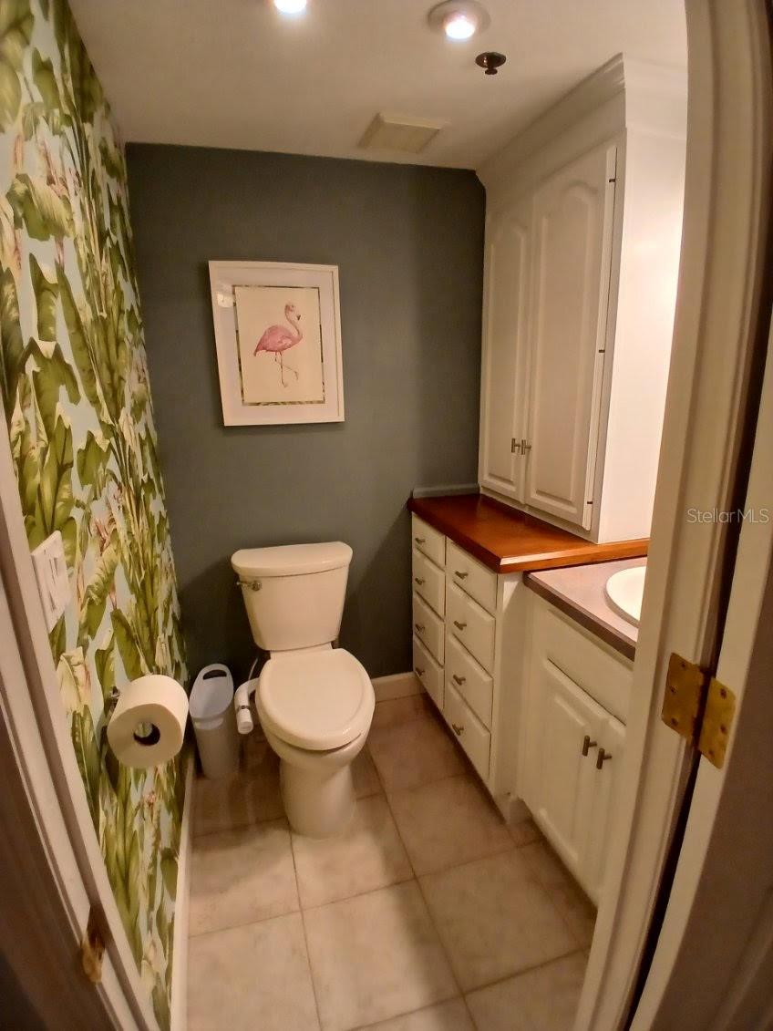 Image 11 of 23 For 400 Colonial Drive 910