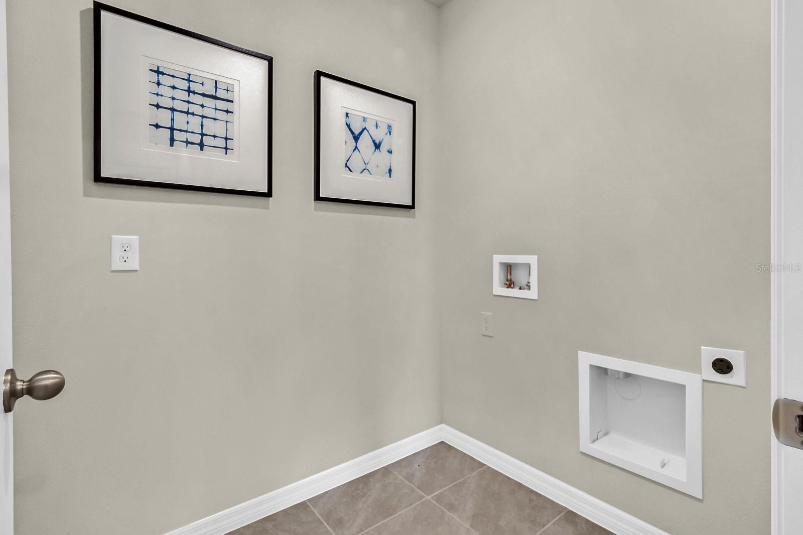 Image 11 of 33 For 9560 Black Walnut Drive