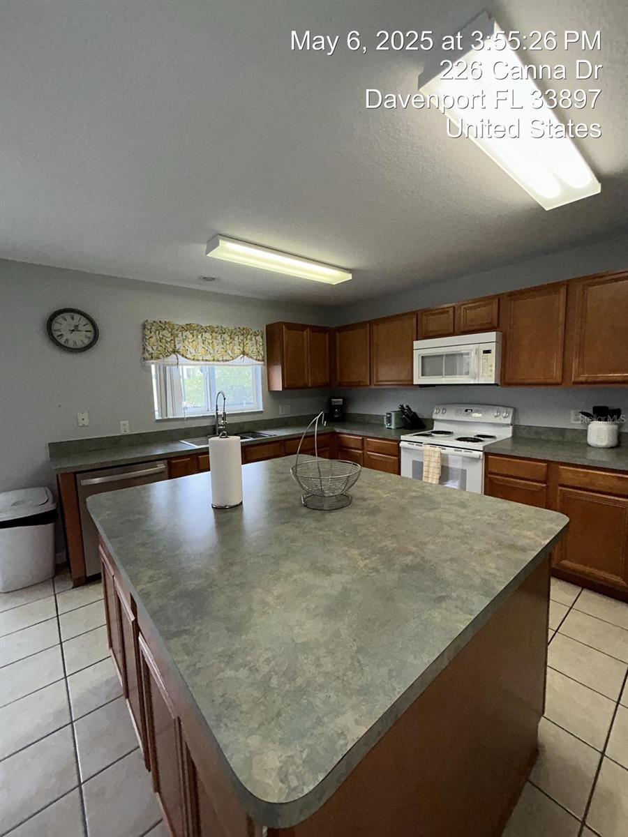 Image 10 of 25 For 226 Canna Drive