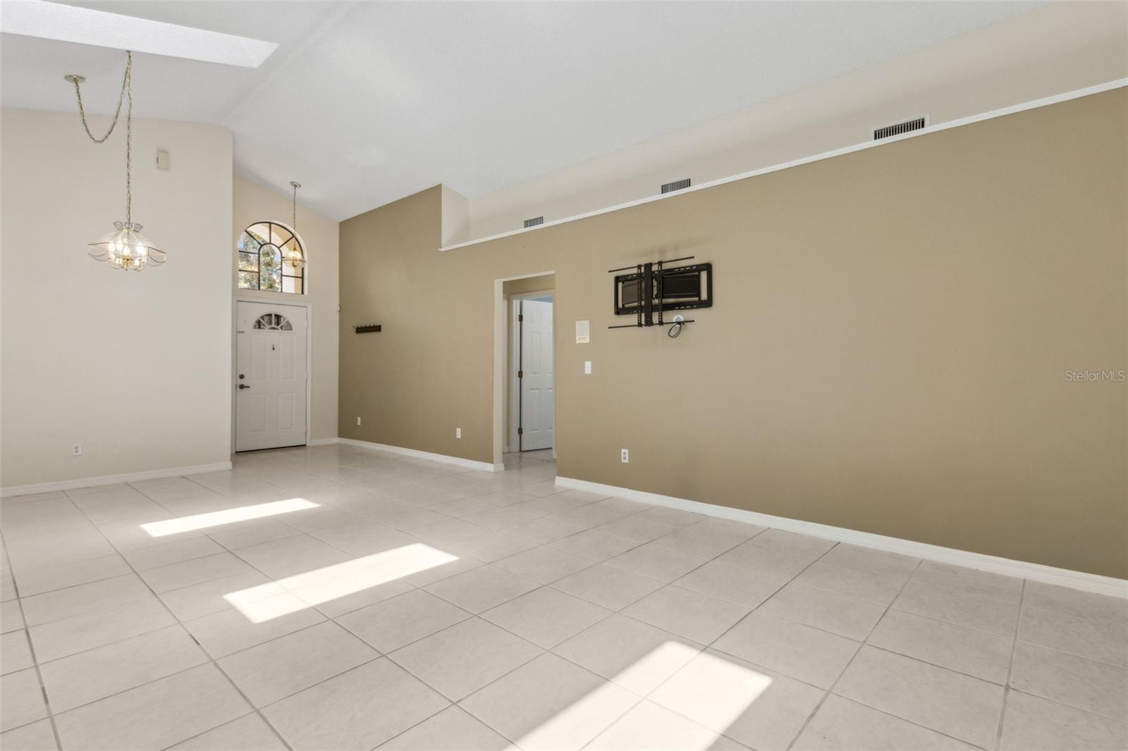 Image 11 of 52 For 2933 Birmingham Boulevard