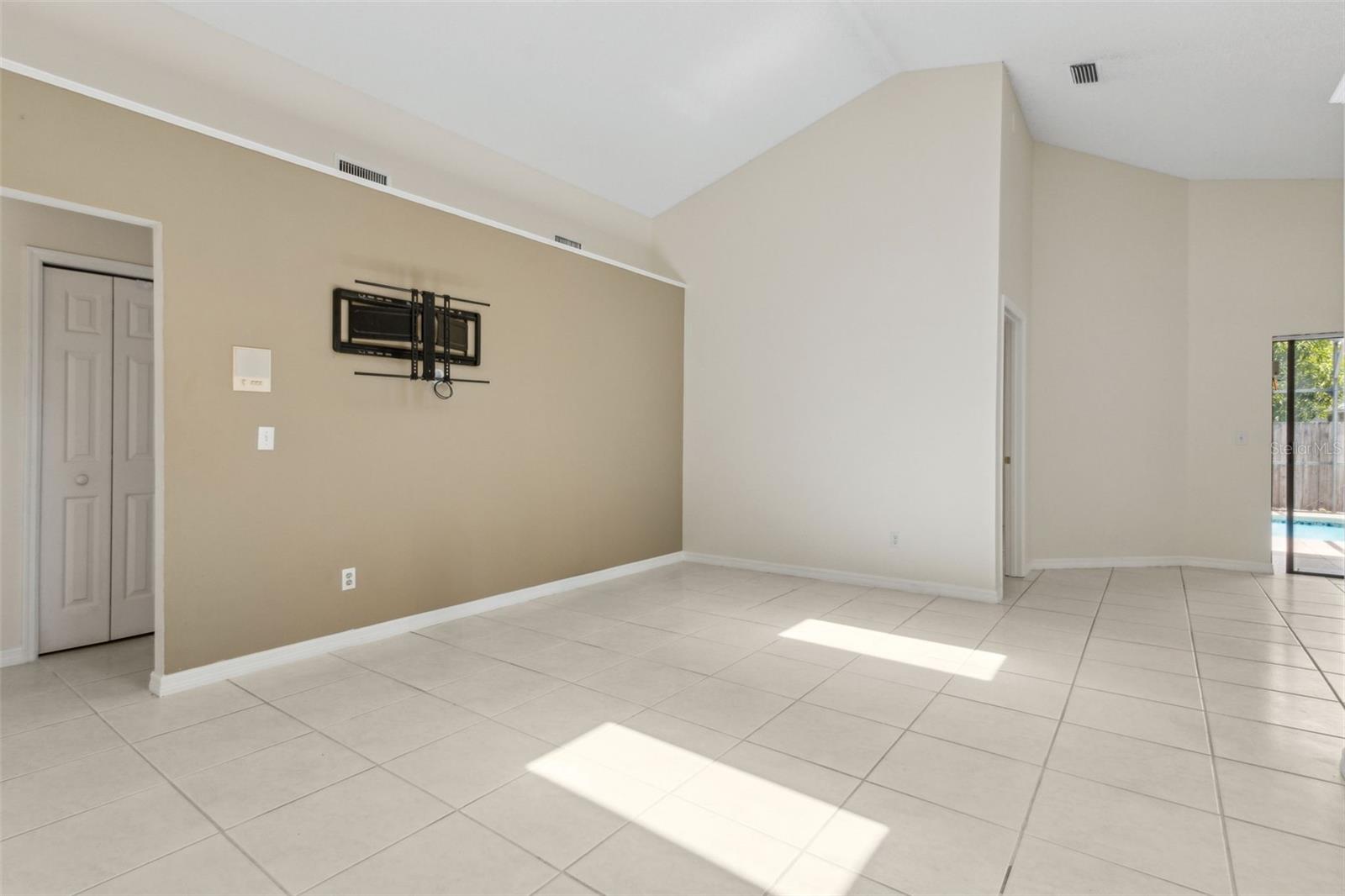 Image 13 of 52 For 2933 Birmingham Boulevard