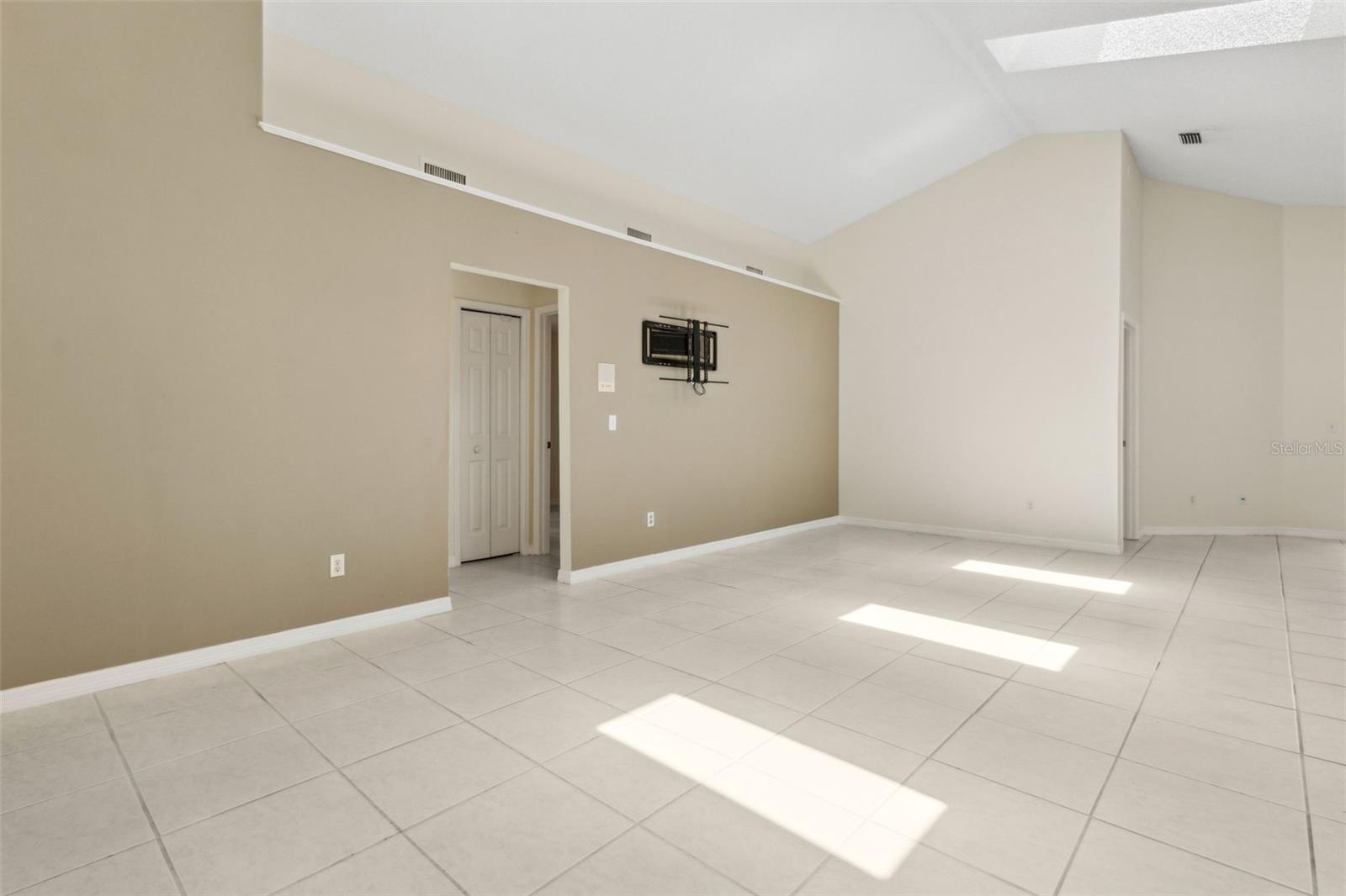 Image 14 of 52 For 2933 Birmingham Boulevard