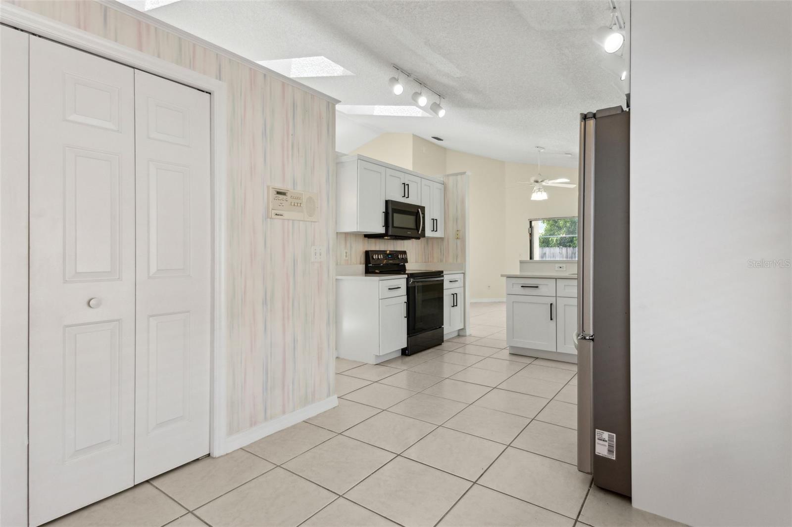 Image 23 of 52 For 2933 Birmingham Boulevard