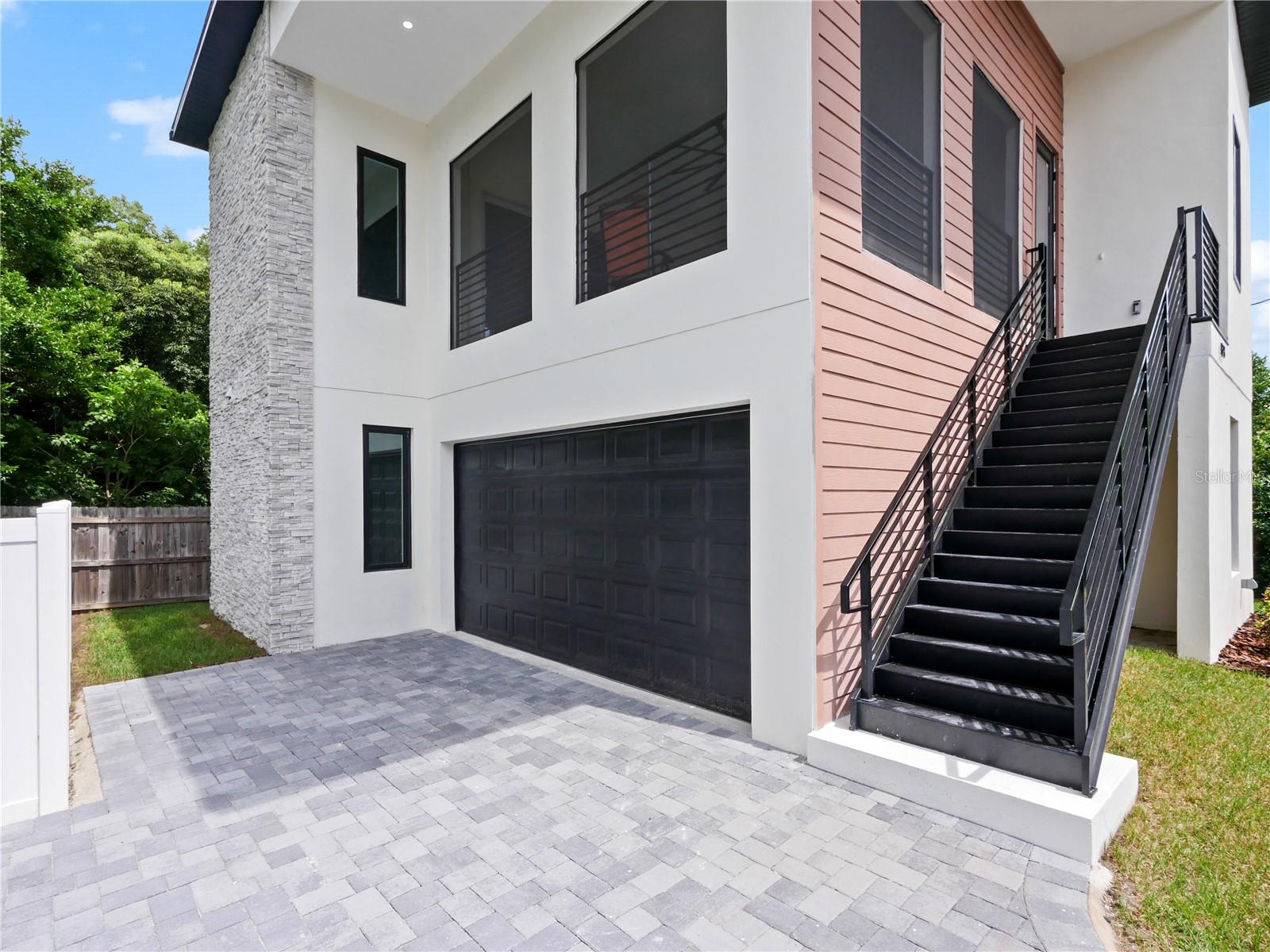 Image 38 of 62 For 823 La Salle Avenue