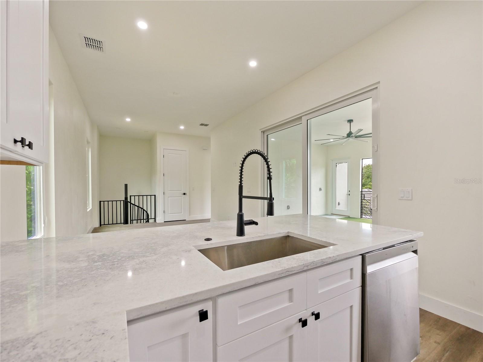 Image 41 of 62 For 823 La Salle Avenue