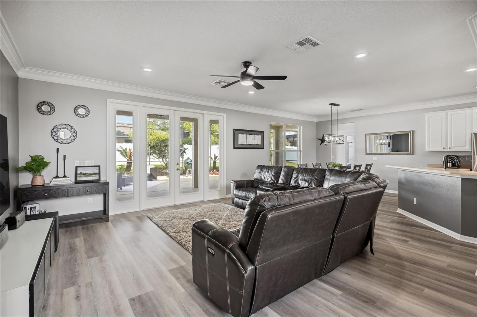 Image 10 of 42 For 325 Green Ash Lane