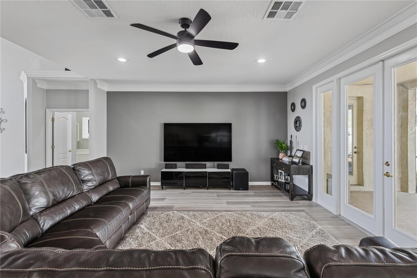 Image 11 of 42 For 325 Green Ash Lane
