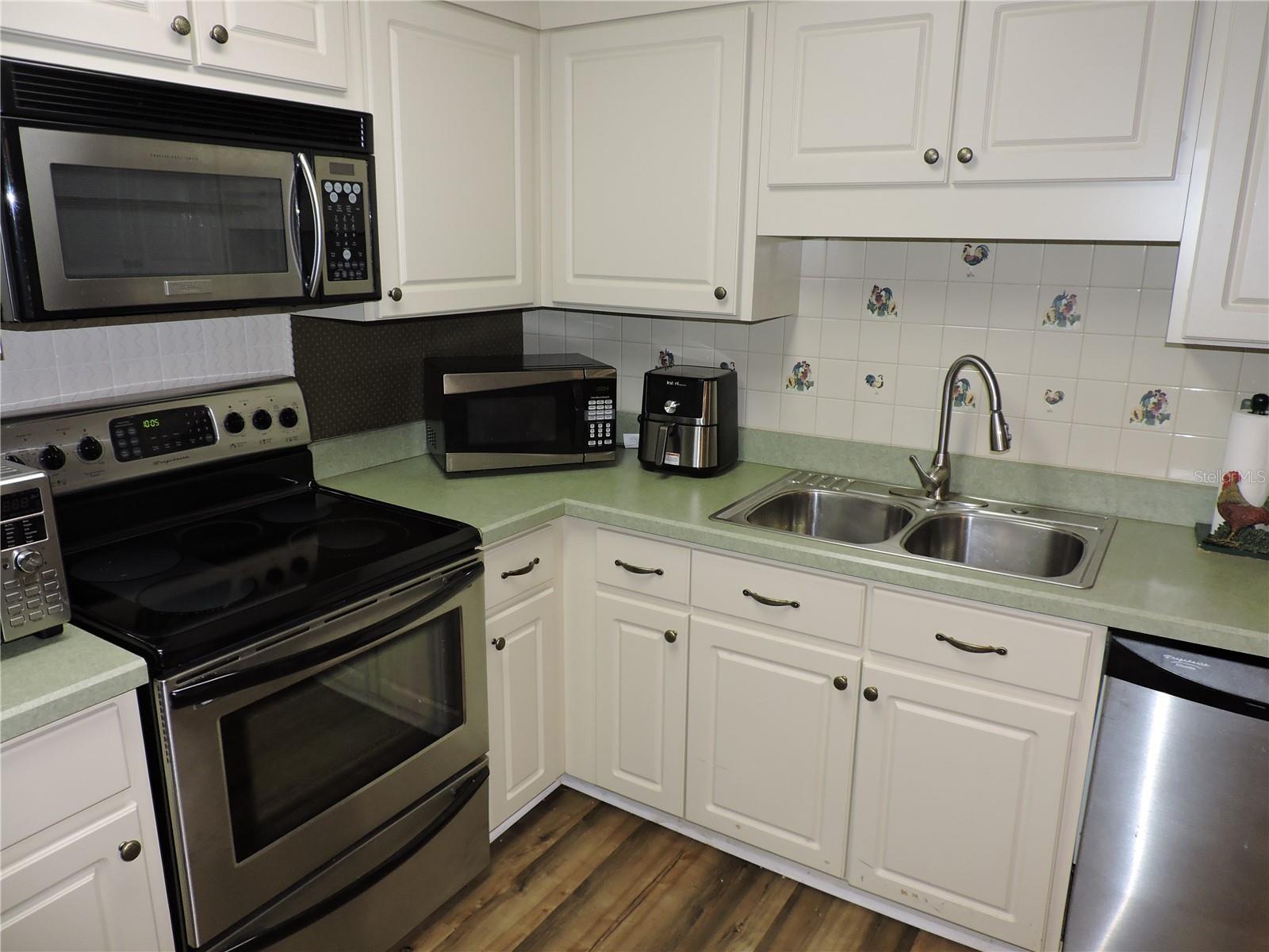 Image 10 of 42 For 384 Newton Place