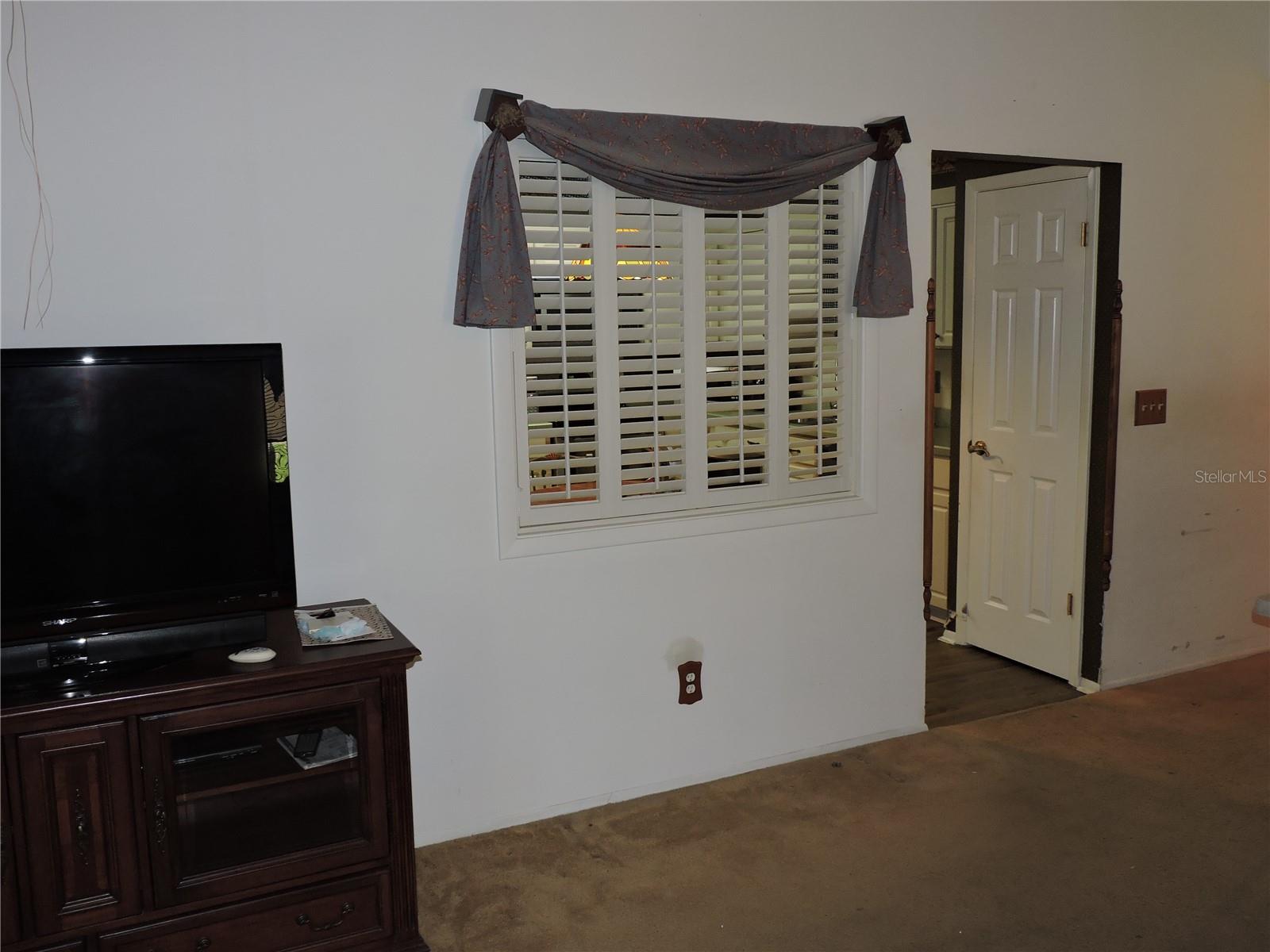Image 12 of 42 For 384 Newton Place