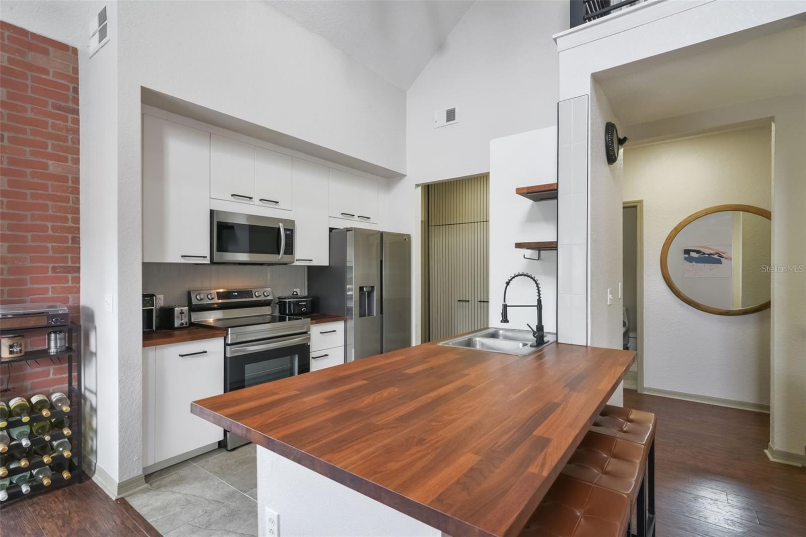 Image 10 of 21 For 6001 Westgate Drive 2124