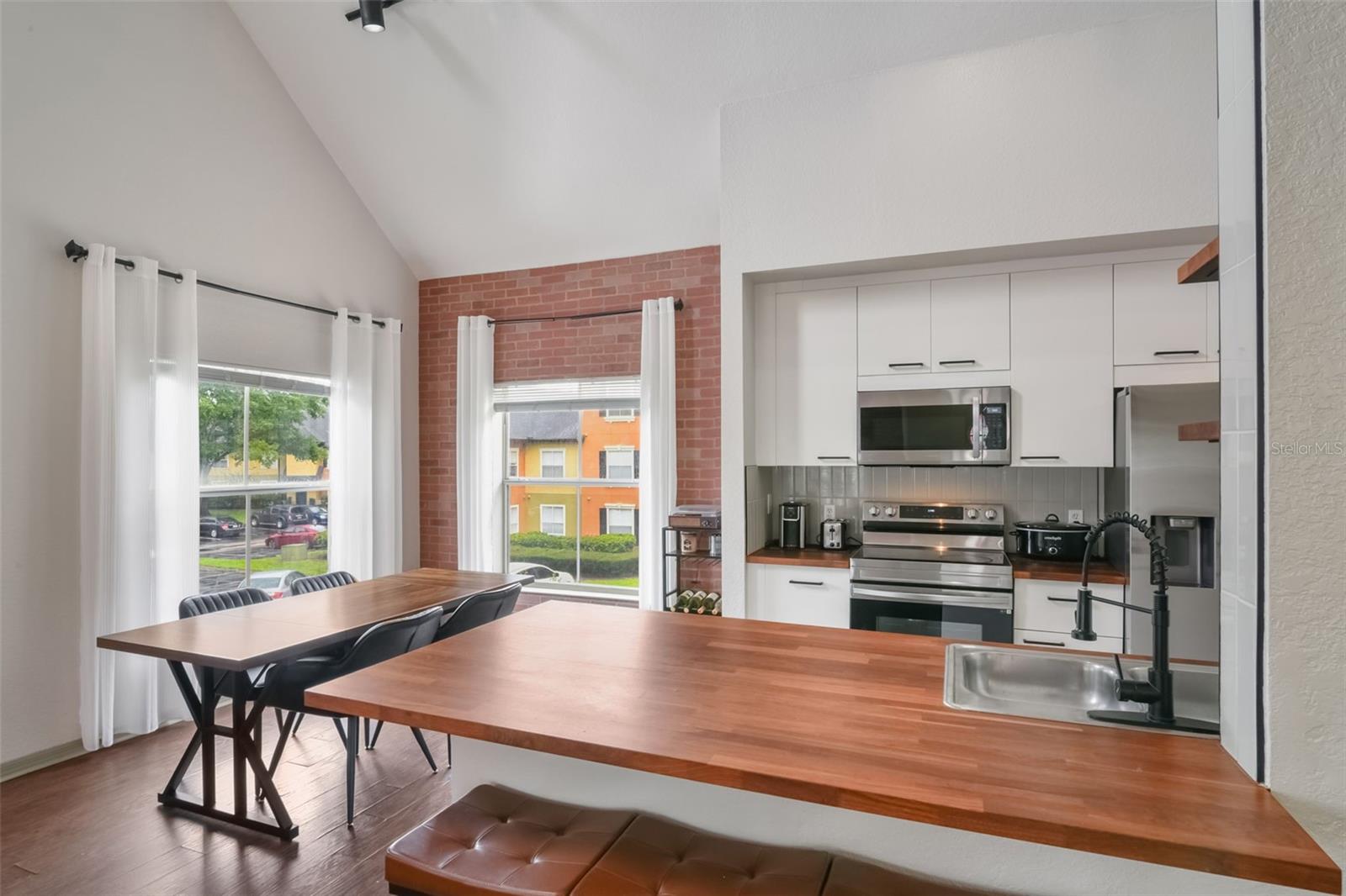 Image 8 of 21 For 6001 Westgate Drive 2124