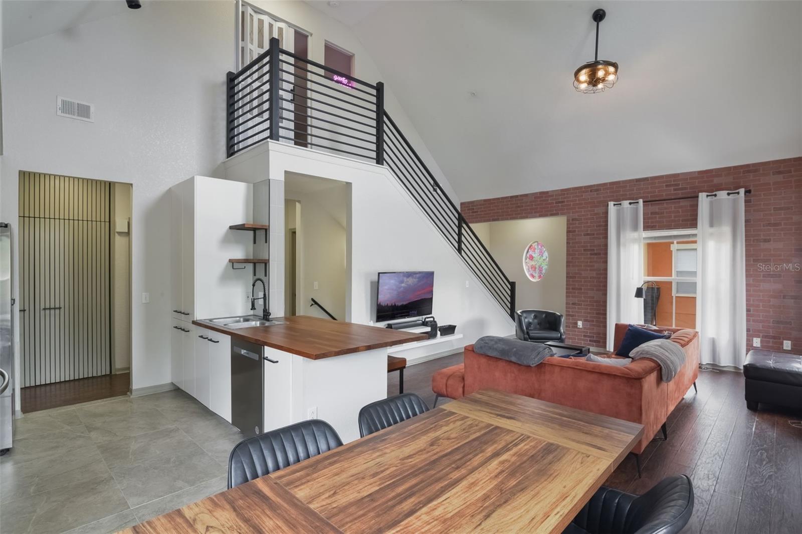 Image 9 of 21 For 6001 Westgate Drive 2124