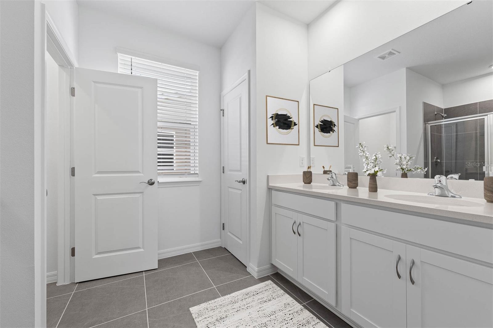 Listing photo id 10 for 558 Orient Avenue