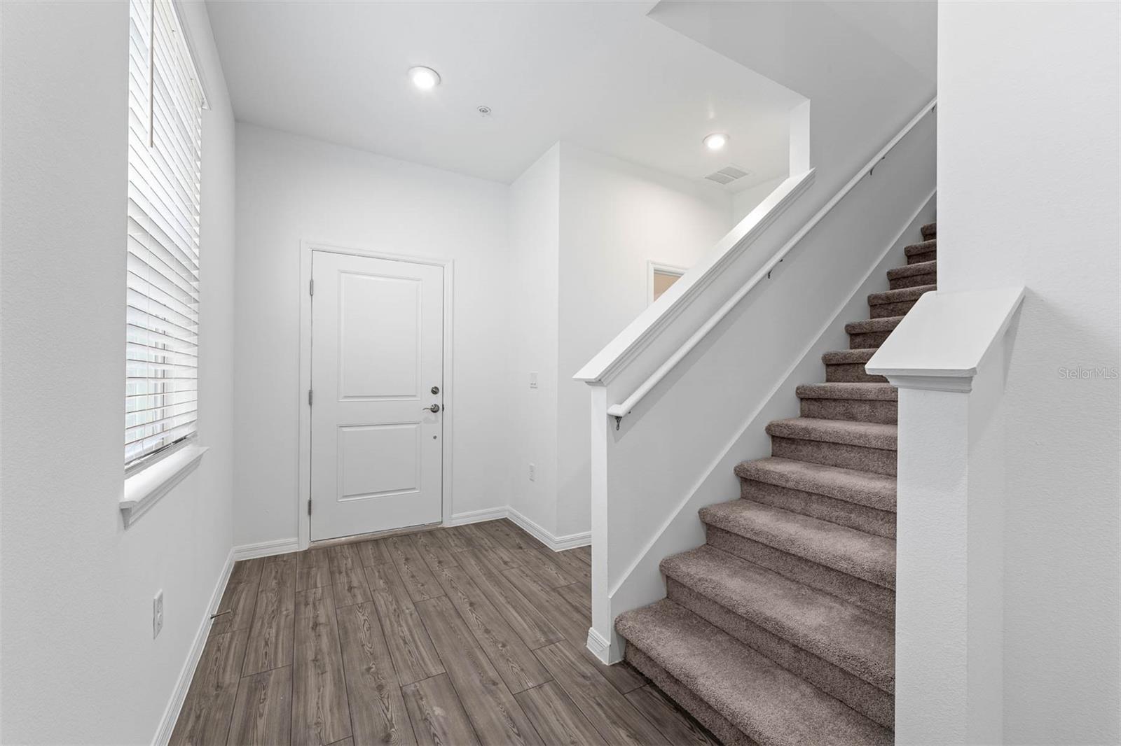 Listing photo id 11 for 558 Orient Avenue