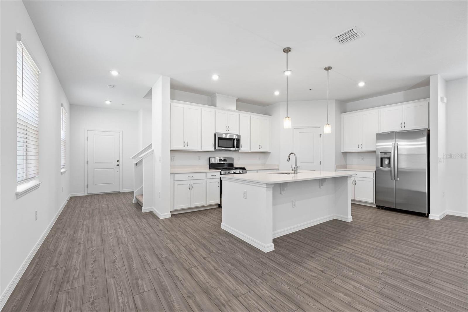 Listing photo id 14 for 558 Orient Avenue