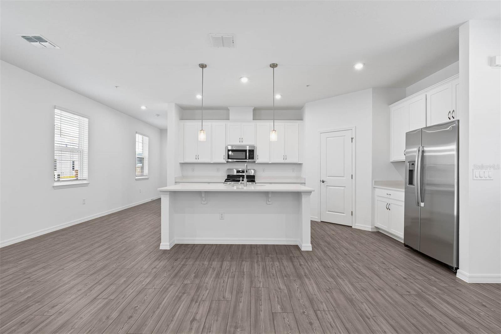 Listing photo id 15 for 558 Orient Avenue