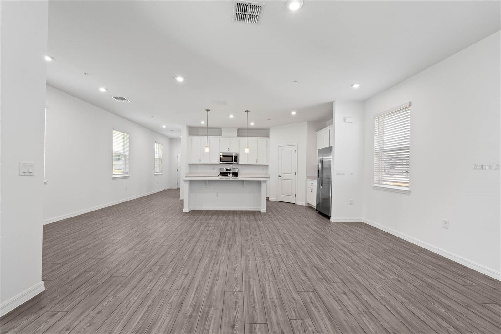 Listing photo id 24 for 558 Orient Avenue