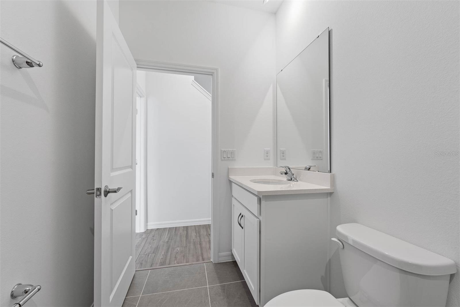 Listing photo id 26 for 558 Orient Avenue