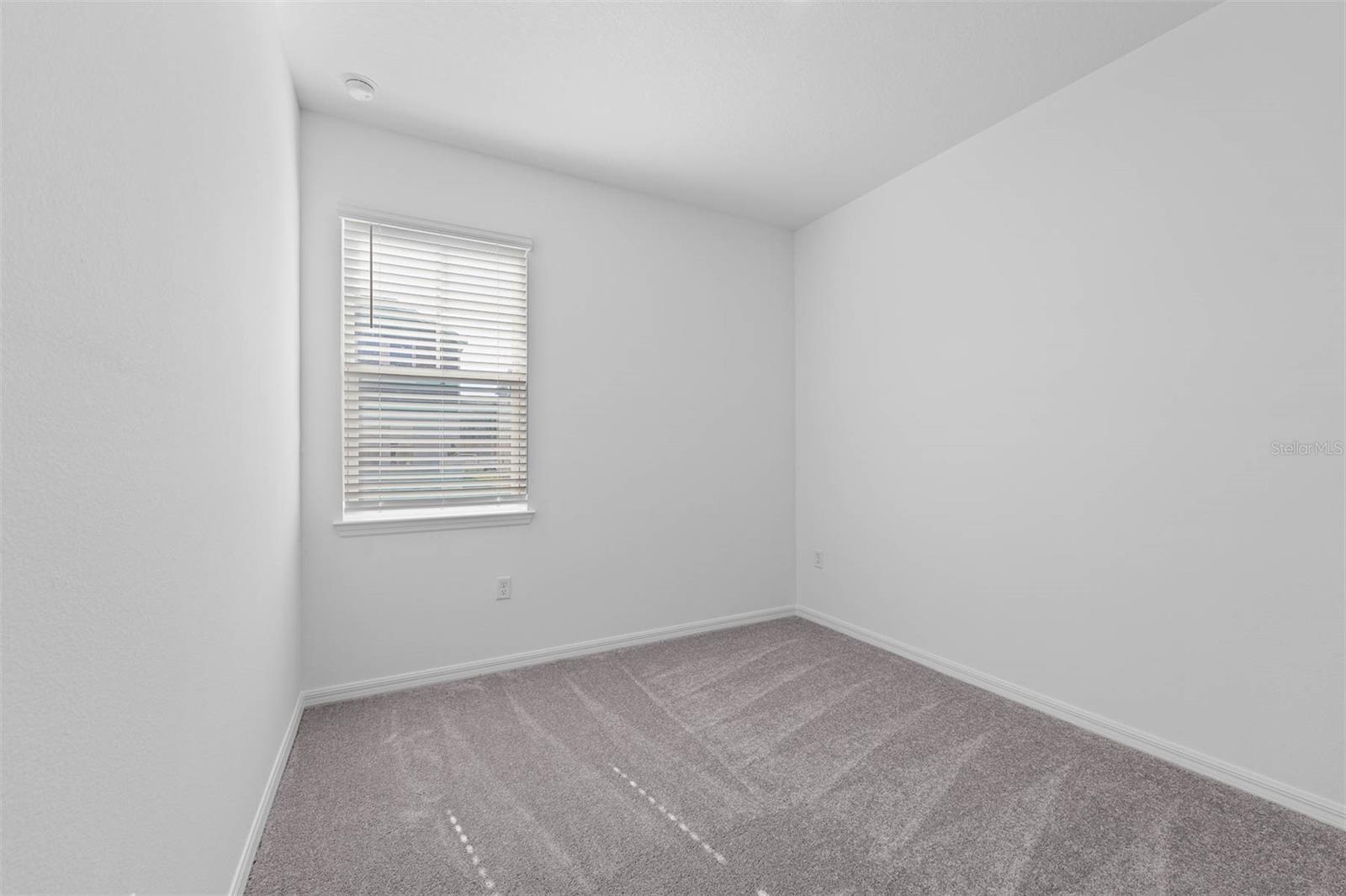 Listing photo id 27 for 558 Orient Avenue