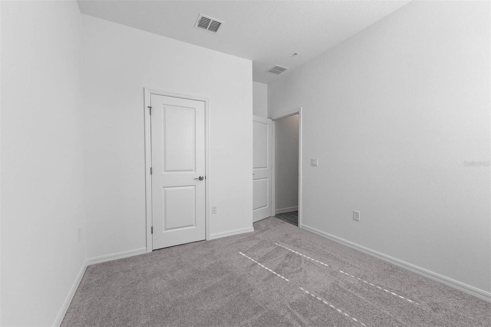 Listing photo id 28 for 558 Orient Avenue