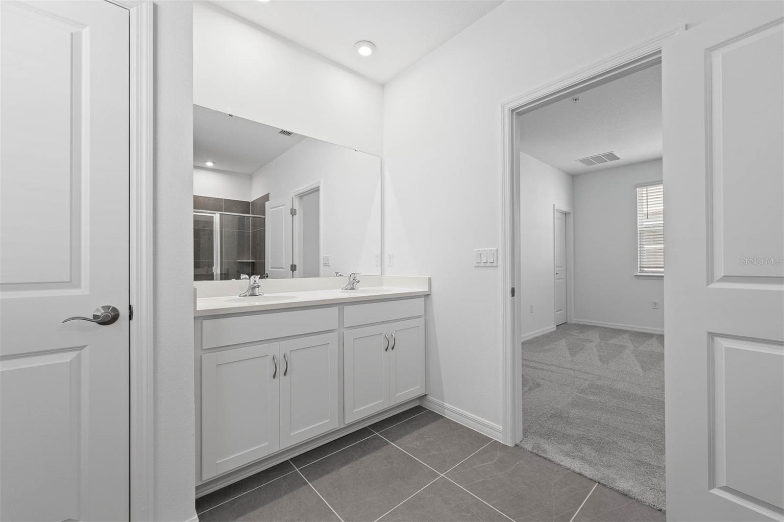 Listing photo id 37 for 558 Orient Avenue
