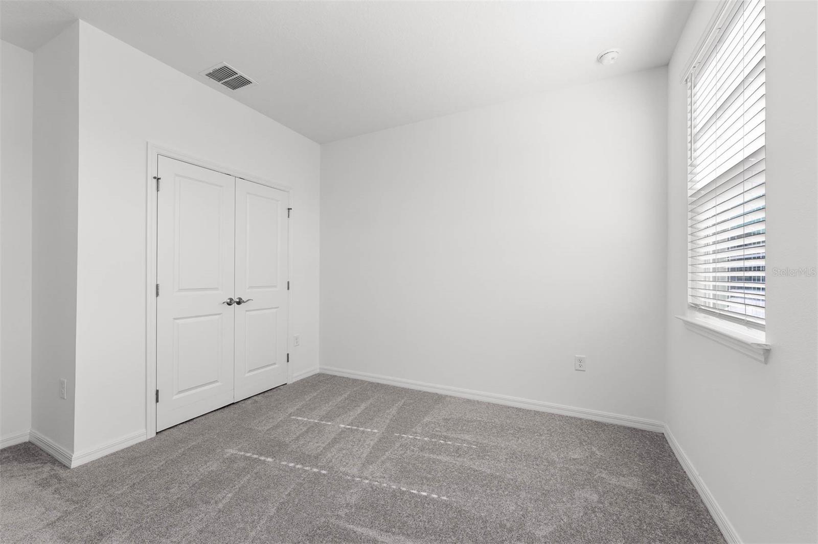 Listing photo id 39 for 558 Orient Avenue