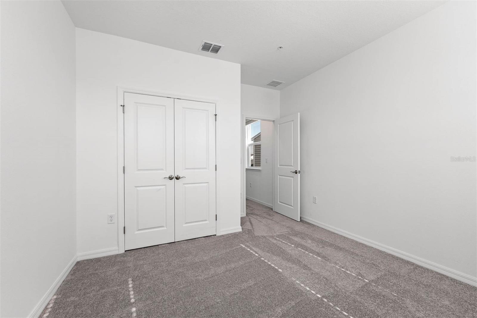 Listing photo id 44 for 558 Orient Avenue