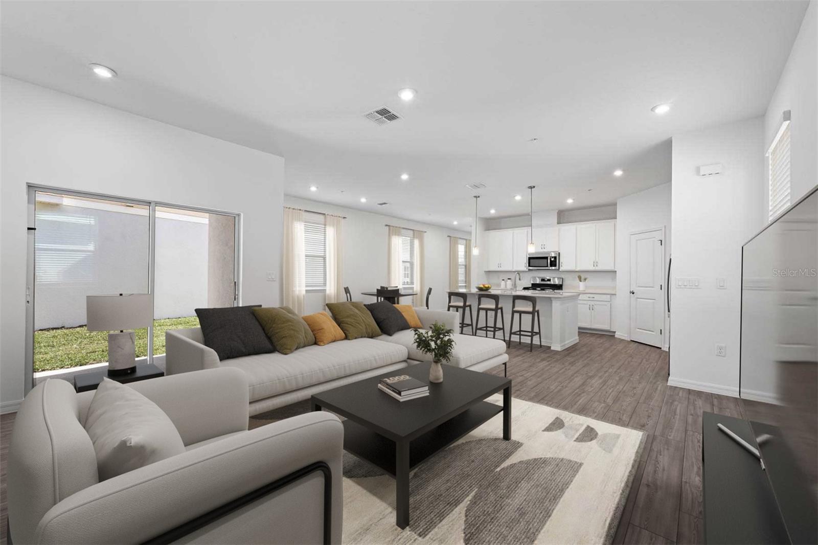 Listing photo id 5 for 558 Orient Avenue