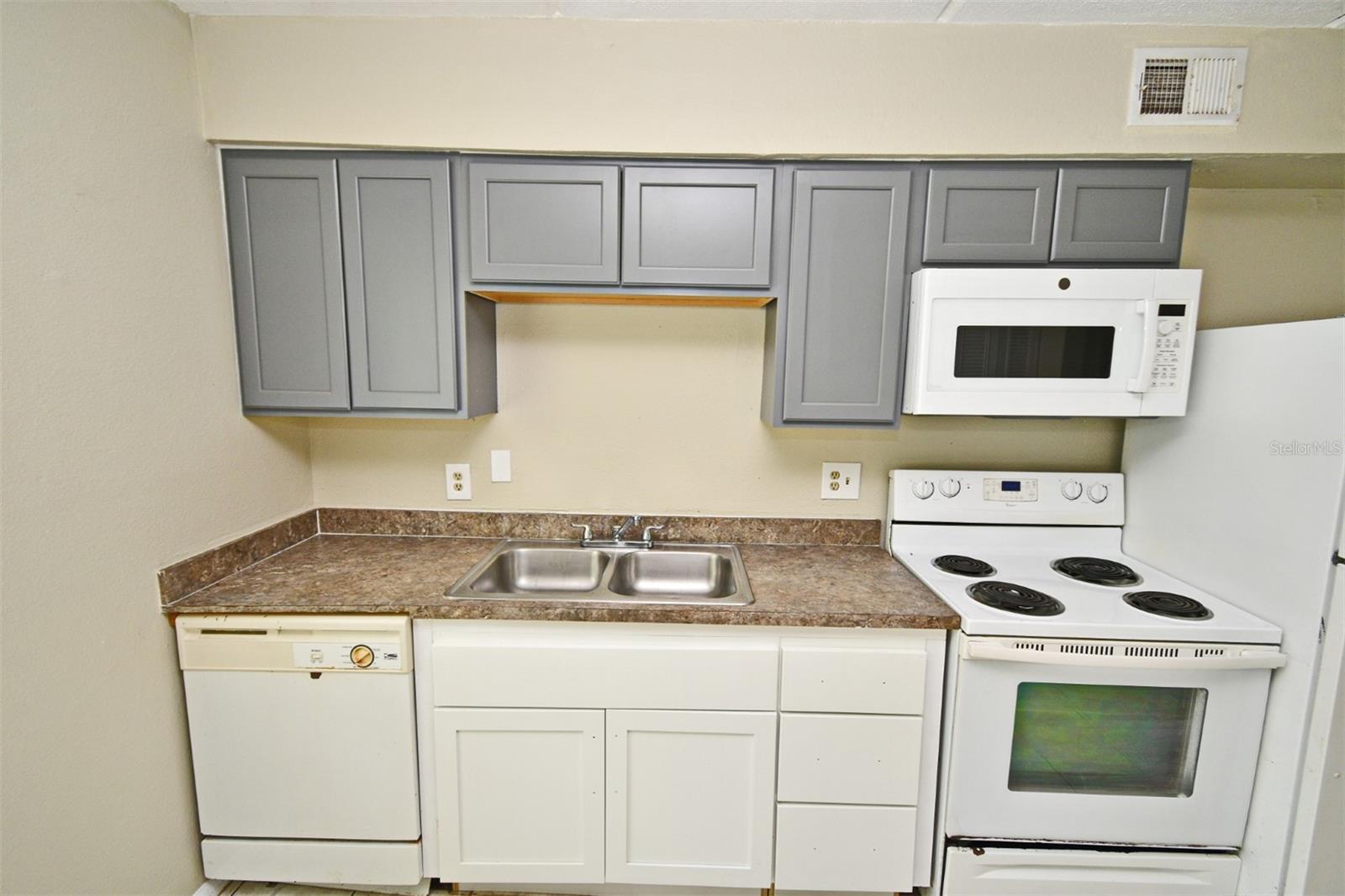 Image 6 of 22 For 720 Michigan Ct  2