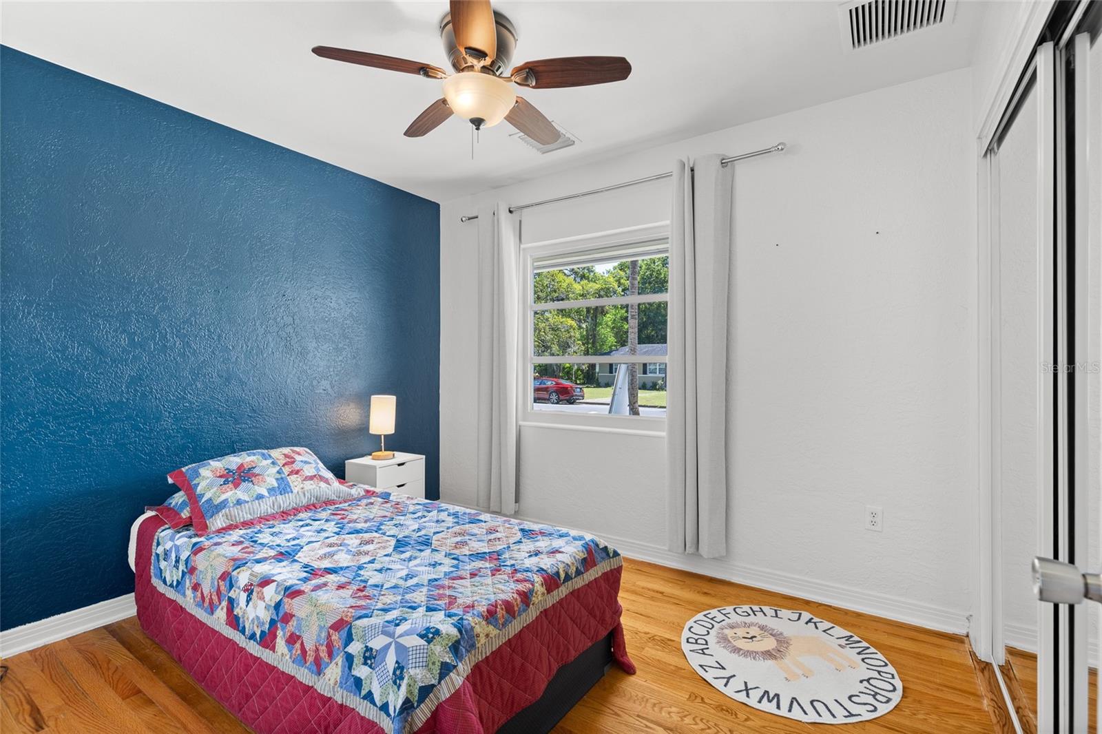 Image 12 of 28 For 2072 Grandview Avenue S