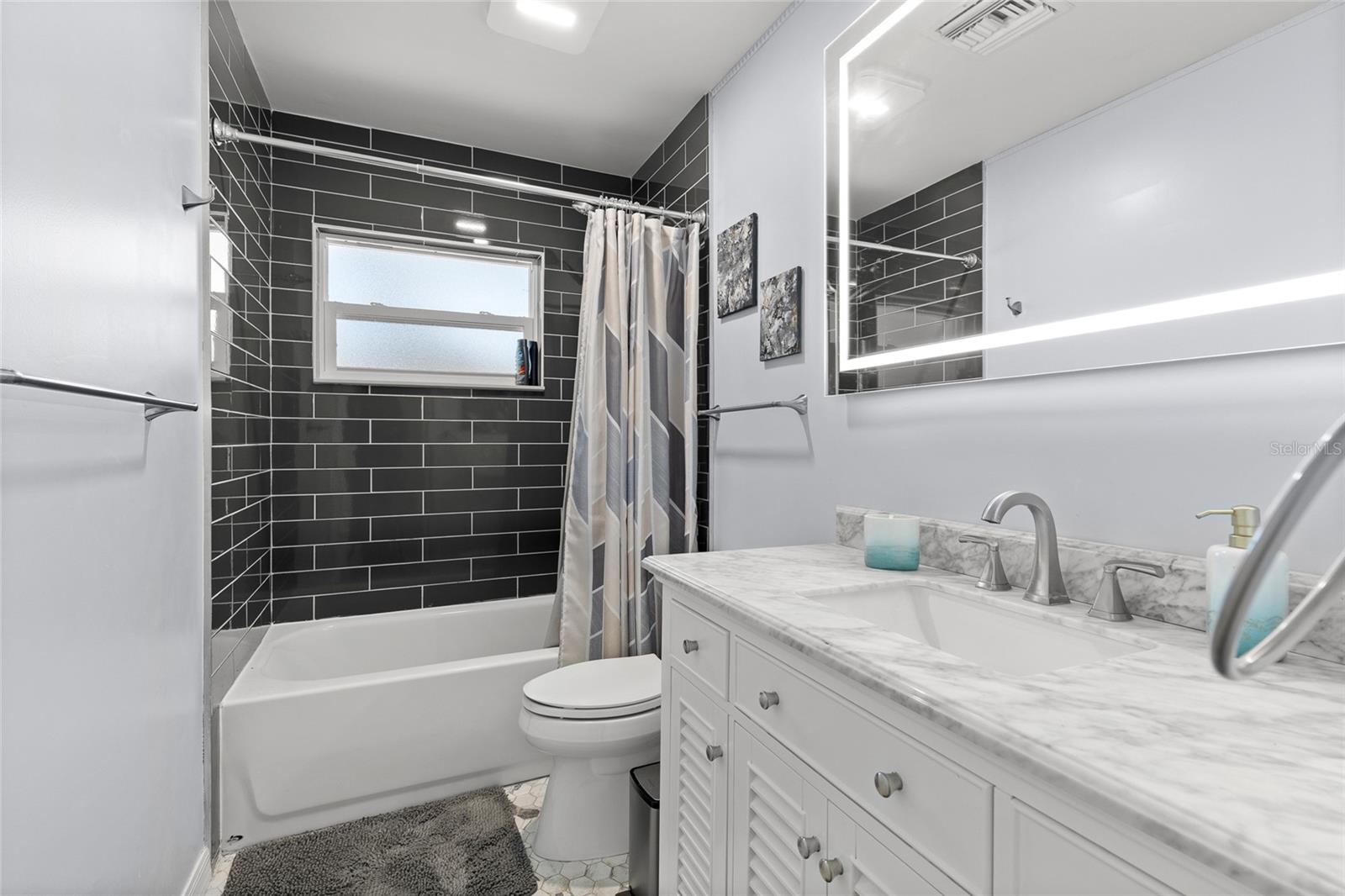Image 13 of 28 For 2072 Grandview Avenue S