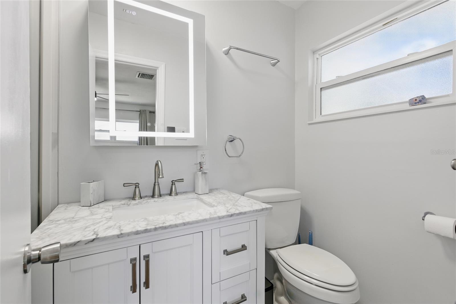 Image 17 of 28 For 2072 Grandview Avenue S
