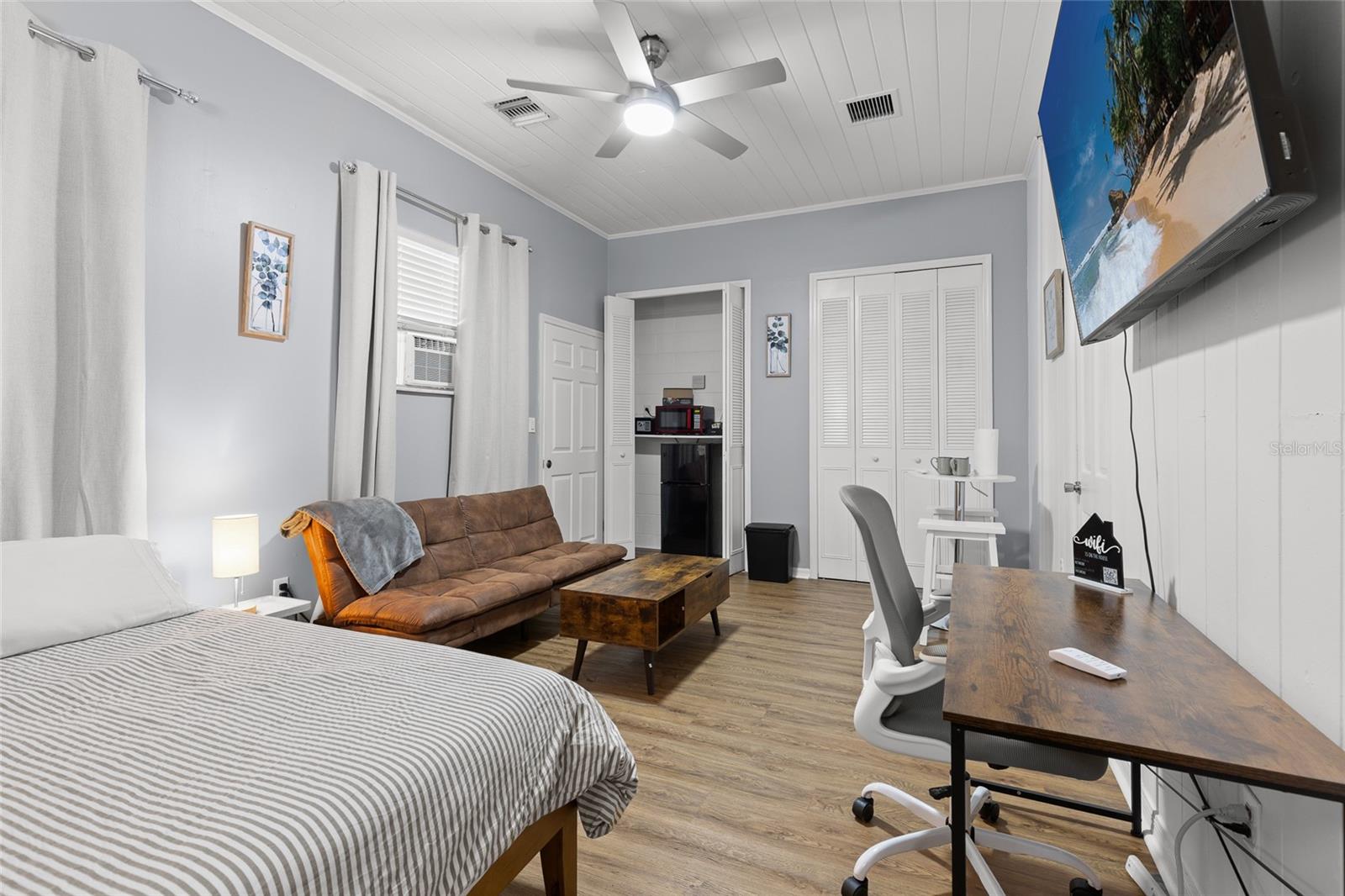 Image 21 of 28 For 2072 Grandview Avenue S