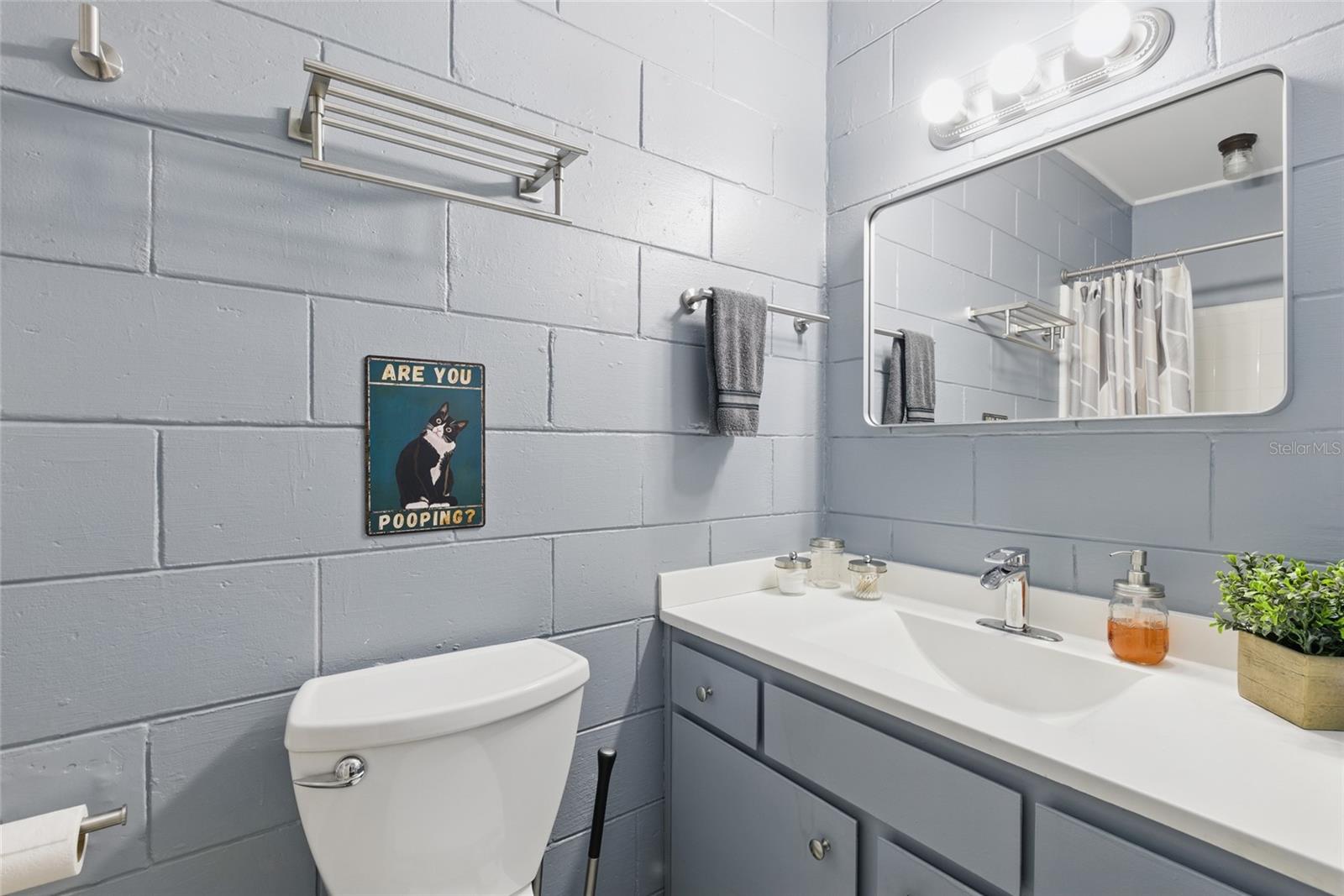 Image 22 of 28 For 2072 Grandview Avenue S