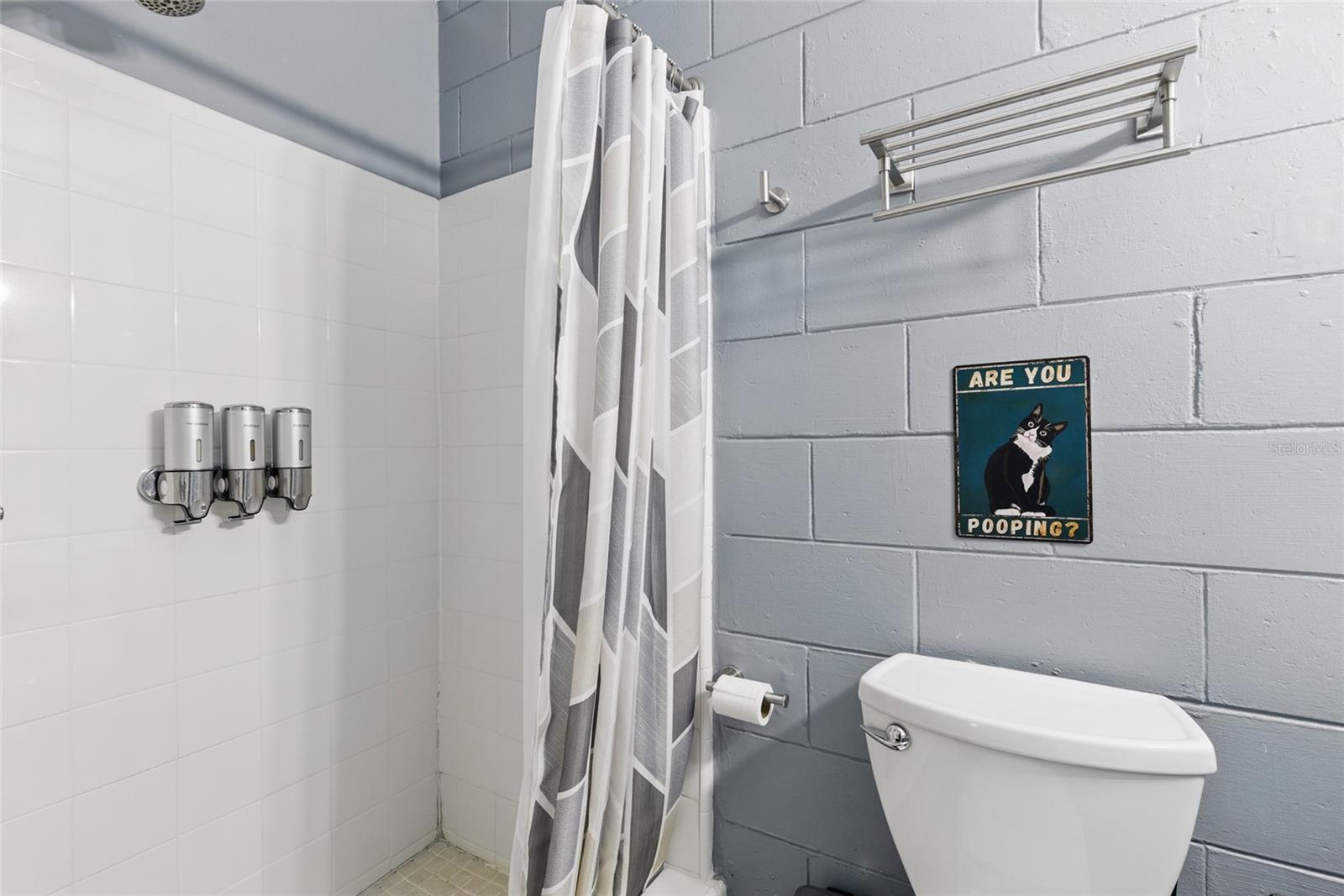 Image 23 of 28 For 2072 Grandview Avenue S