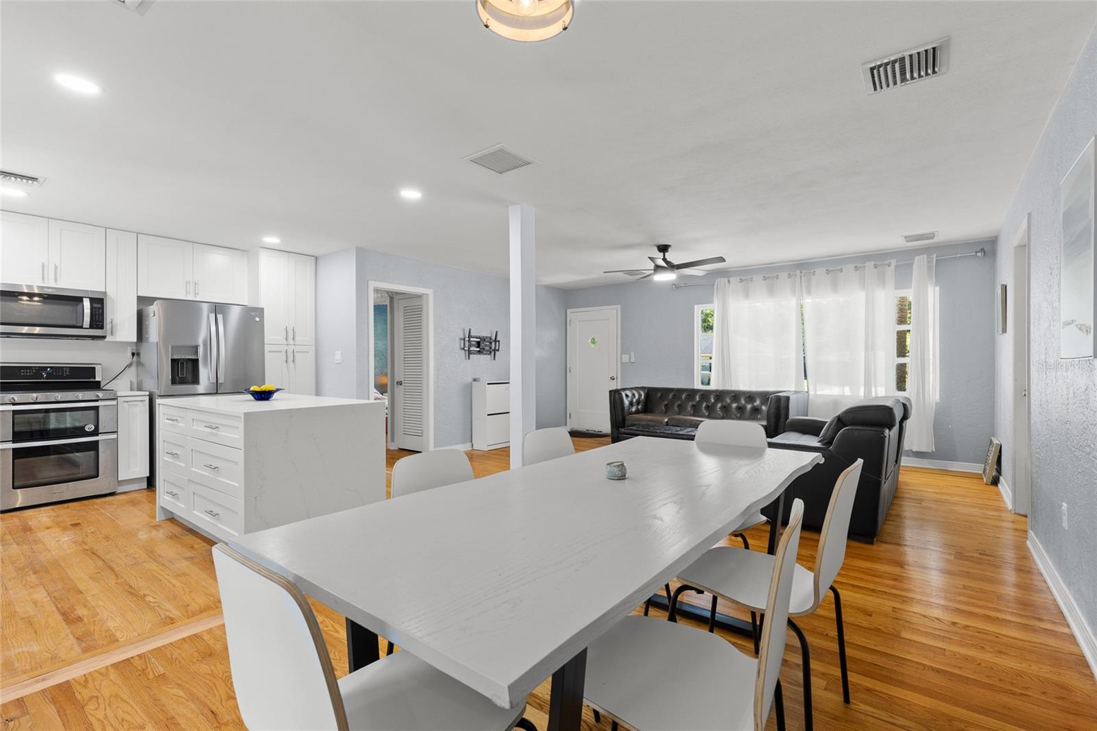 Image 3 of 28 For 2072 Grandview Avenue S
