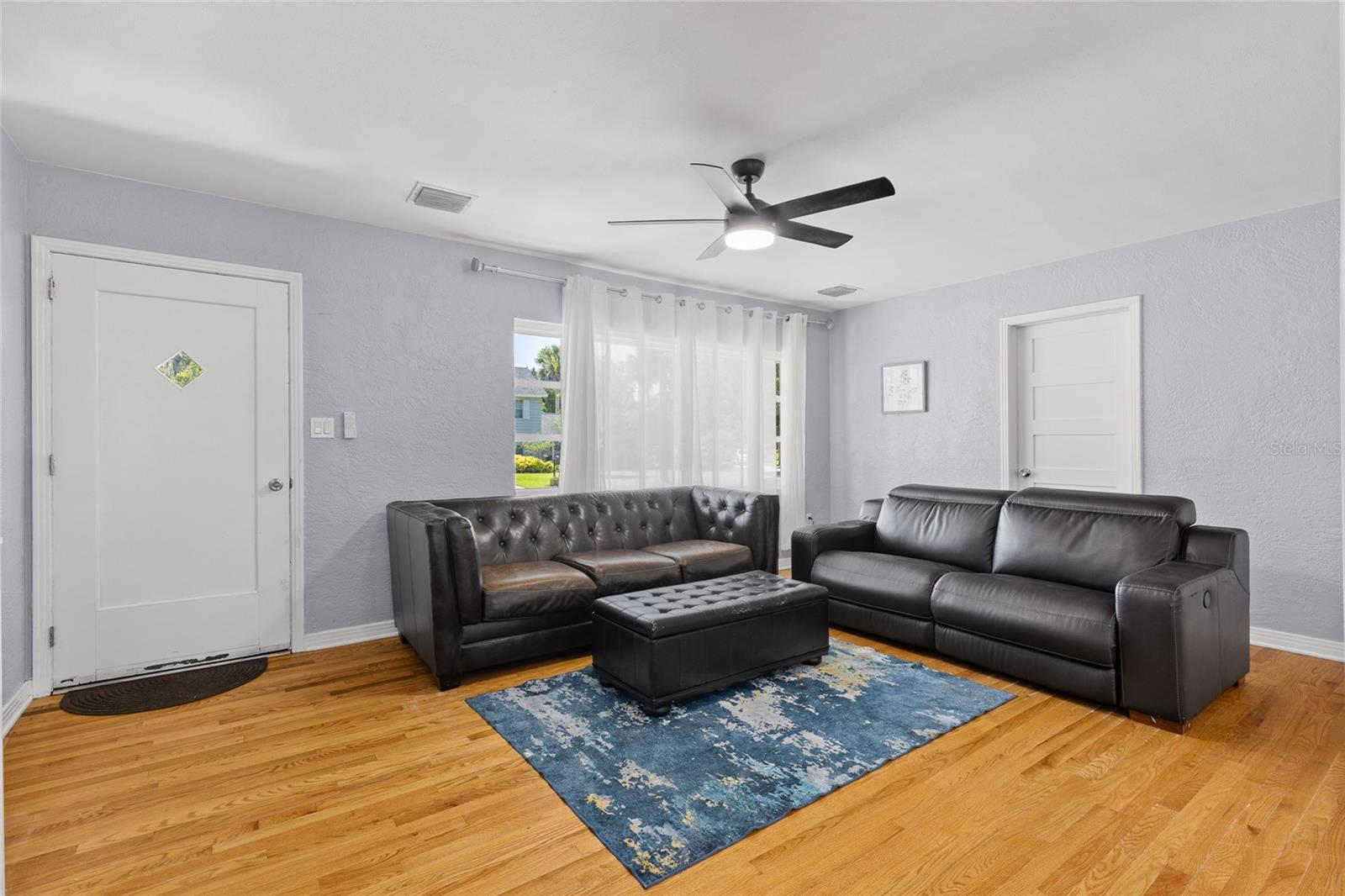 Image 4 of 28 For 2072 Grandview Avenue S