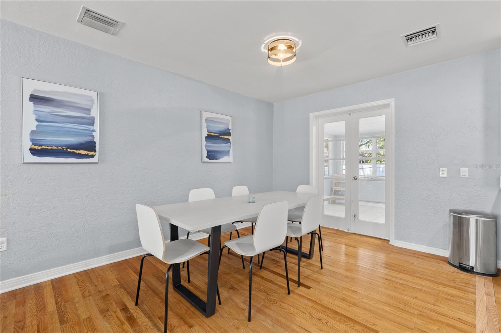 Image 5 of 28 For 2072 Grandview Avenue S