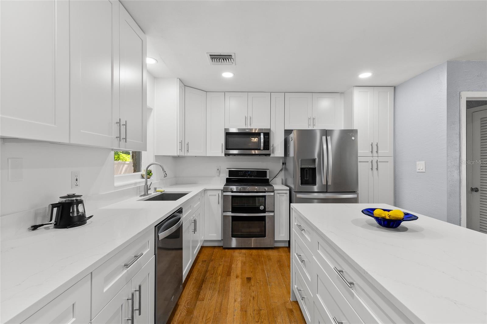 Image 8 of 28 For 2072 Grandview Avenue S