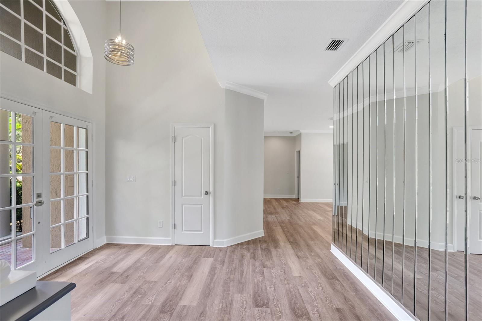 Image 6 of 43 For 8623 Summerville Place