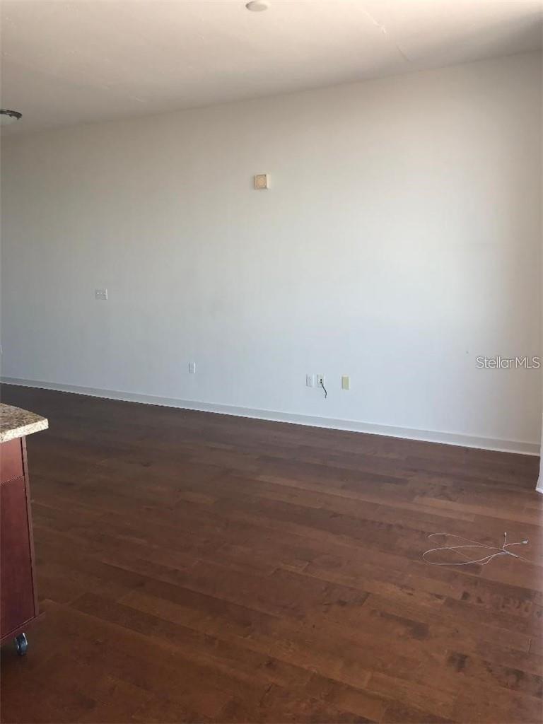 Image 9 of 14 For 155 Court Avenue 2709