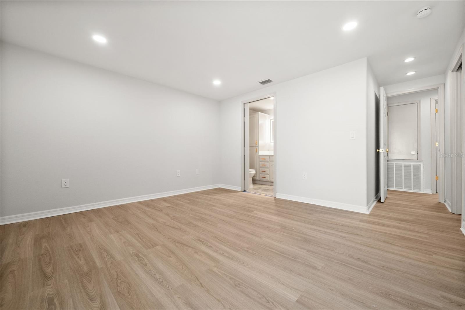 Image 36 of 46 For 2126 Hanby Street