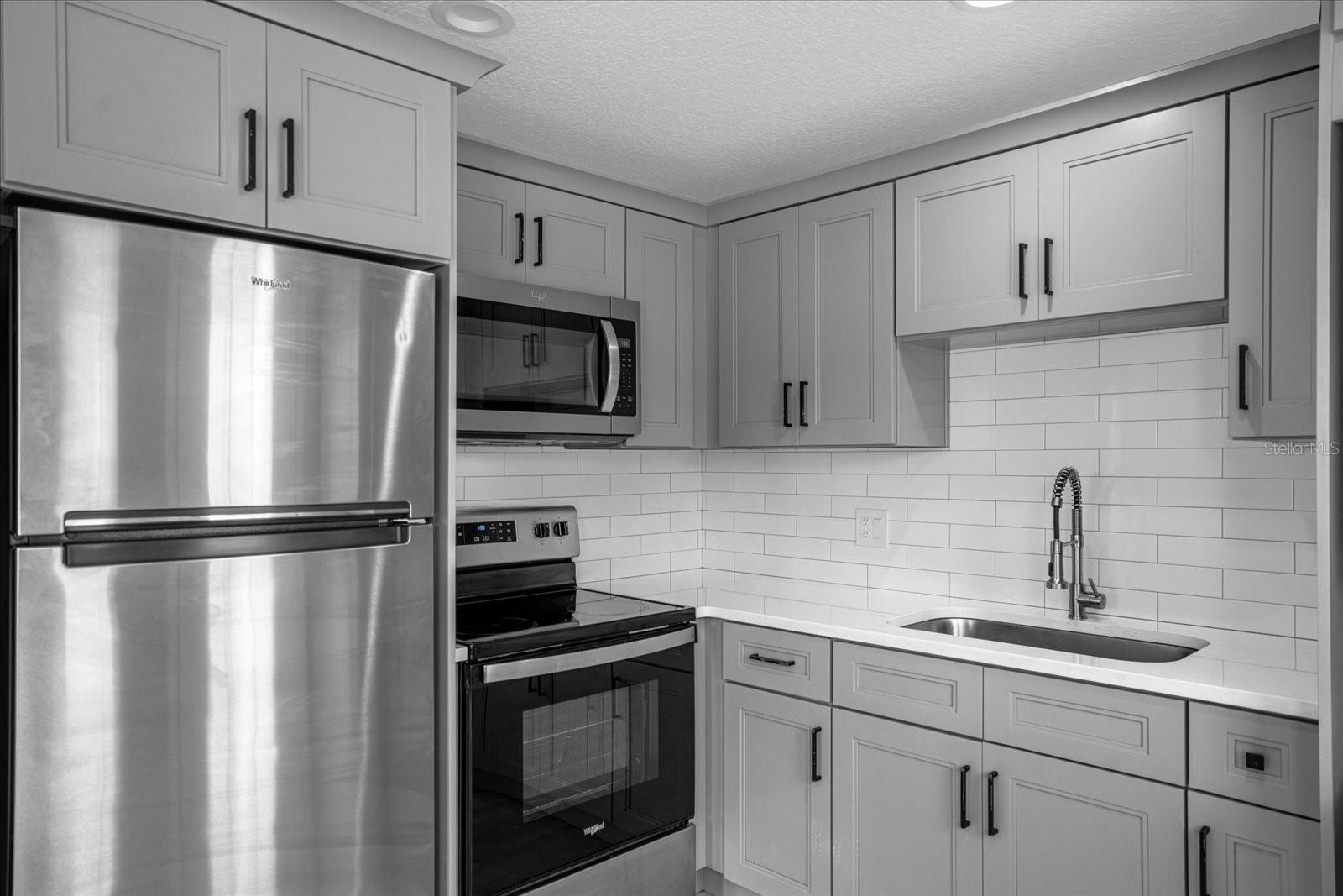 Image 10 of 18 For 4521 Edgewater Drive 3