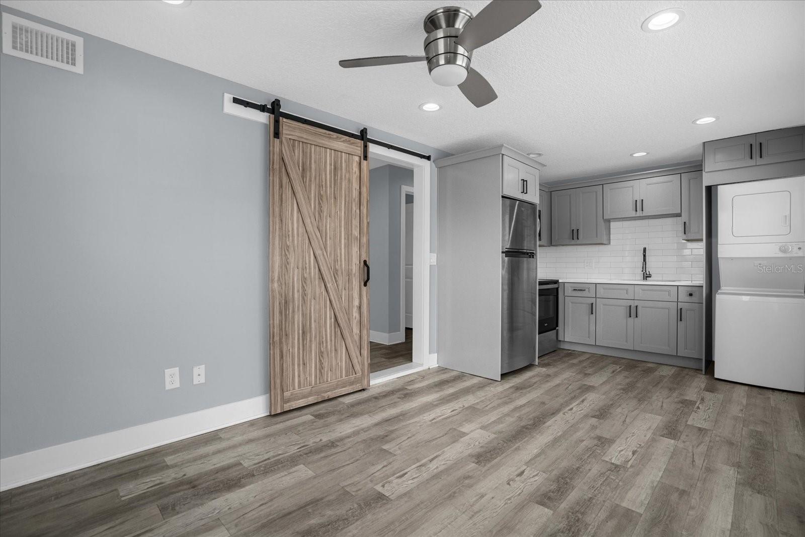 Image 11 of 18 For 4521 Edgewater Drive 3