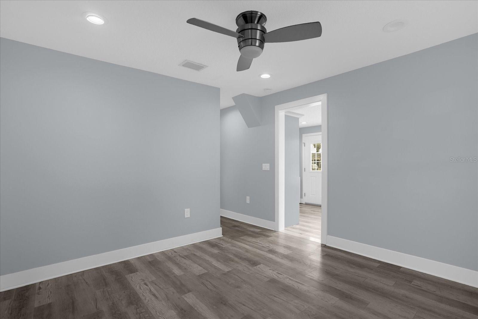 Image 13 of 18 For 4521 Edgewater Drive 3