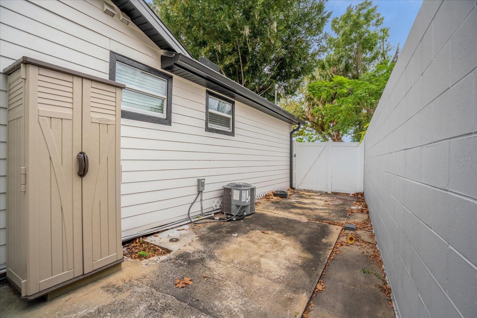 Image 17 of 18 For 4521 Edgewater Drive 3