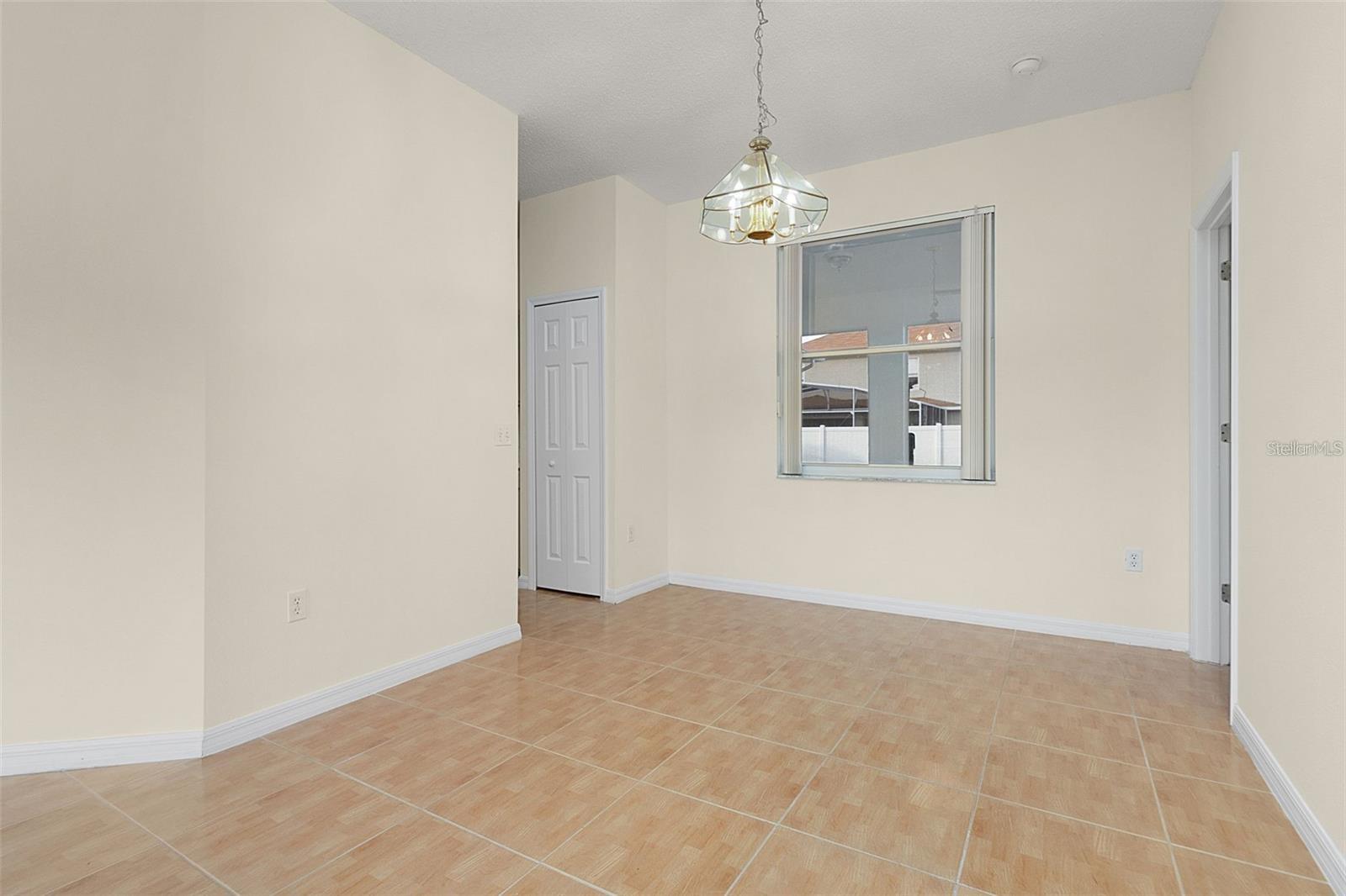 Image 10 of 49 For 411 Tamarind Parke Lane