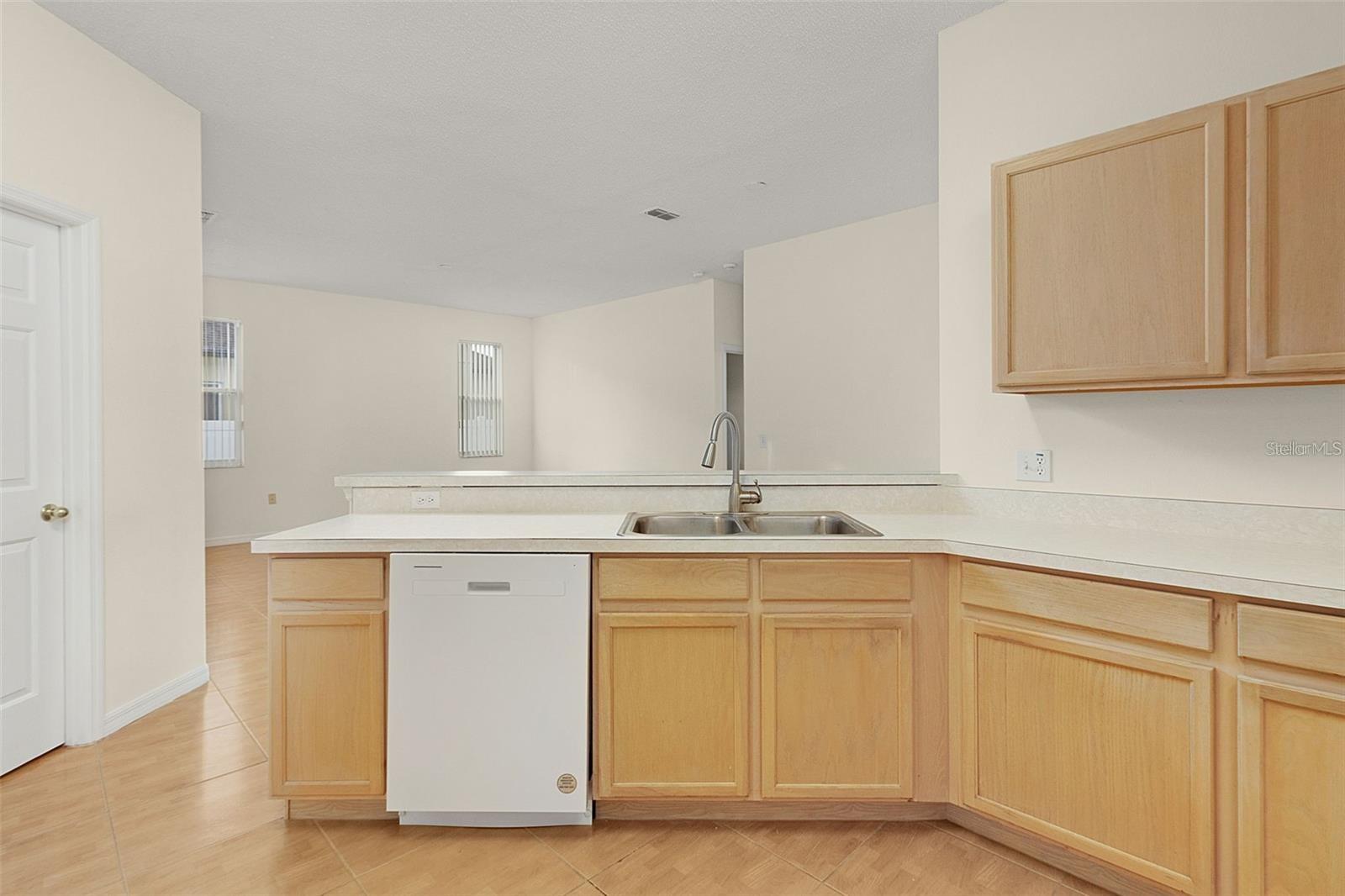 Image 13 of 49 For 411 Tamarind Parke Lane