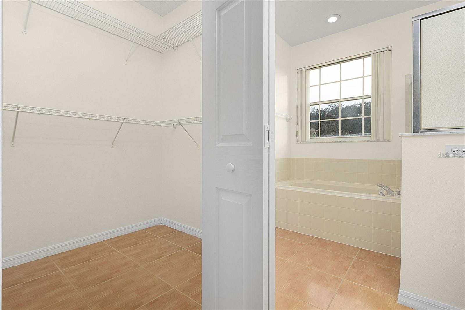 Image 22 of 49 For 411 Tamarind Parke Lane