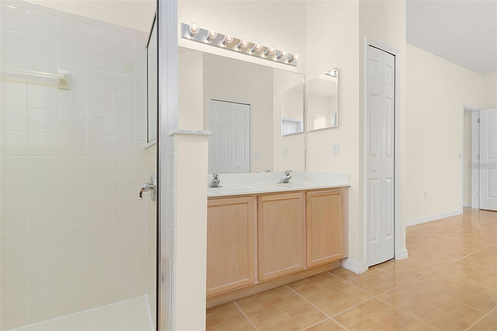 Image 24 of 49 For 411 Tamarind Parke Lane